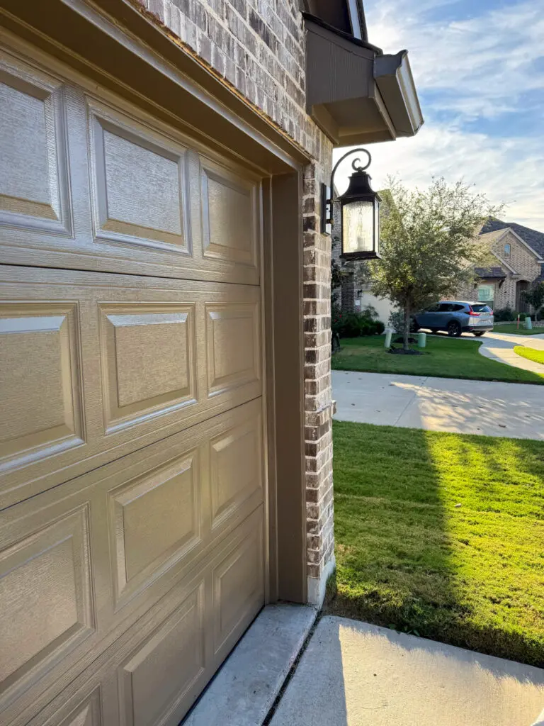 GarageDoorPaintinginDallas